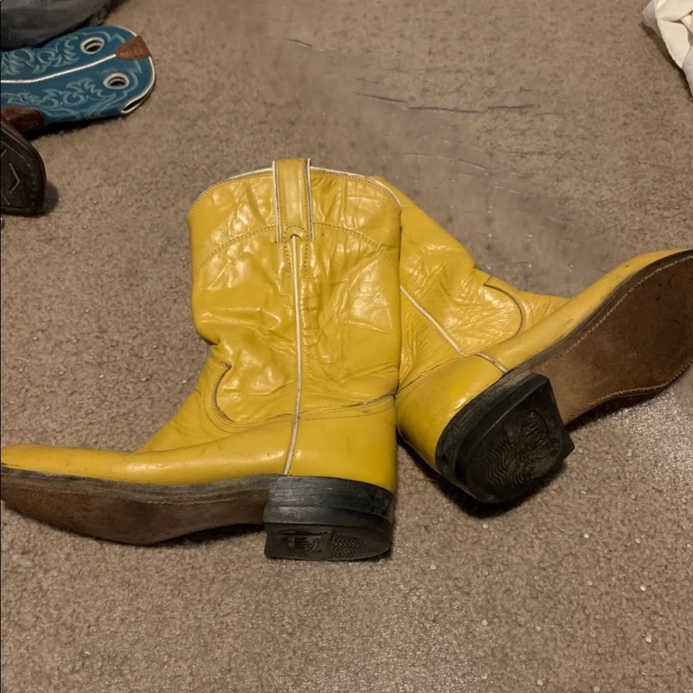 Vintage Justin’s Yellow Boots 6.5